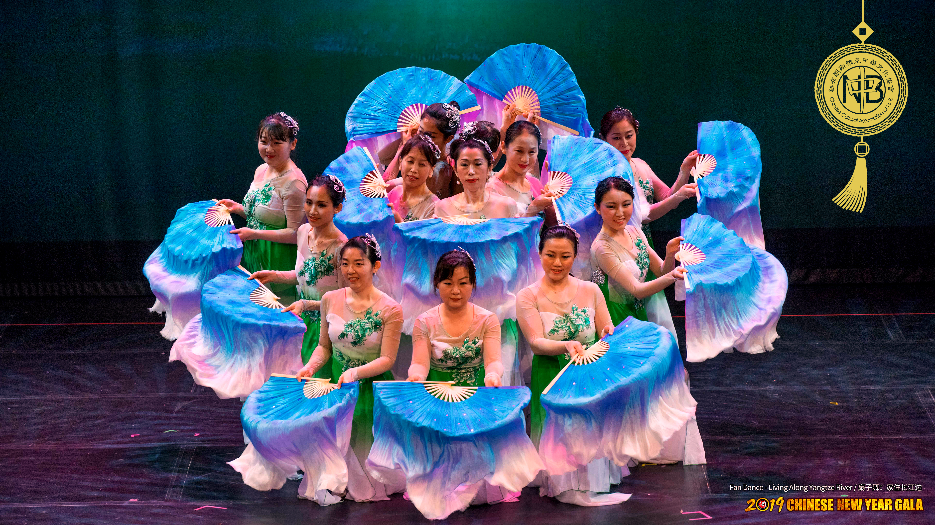 16 Fan Dance - Living Along Yangtze River 扇子舞：家住长江边.jpg
